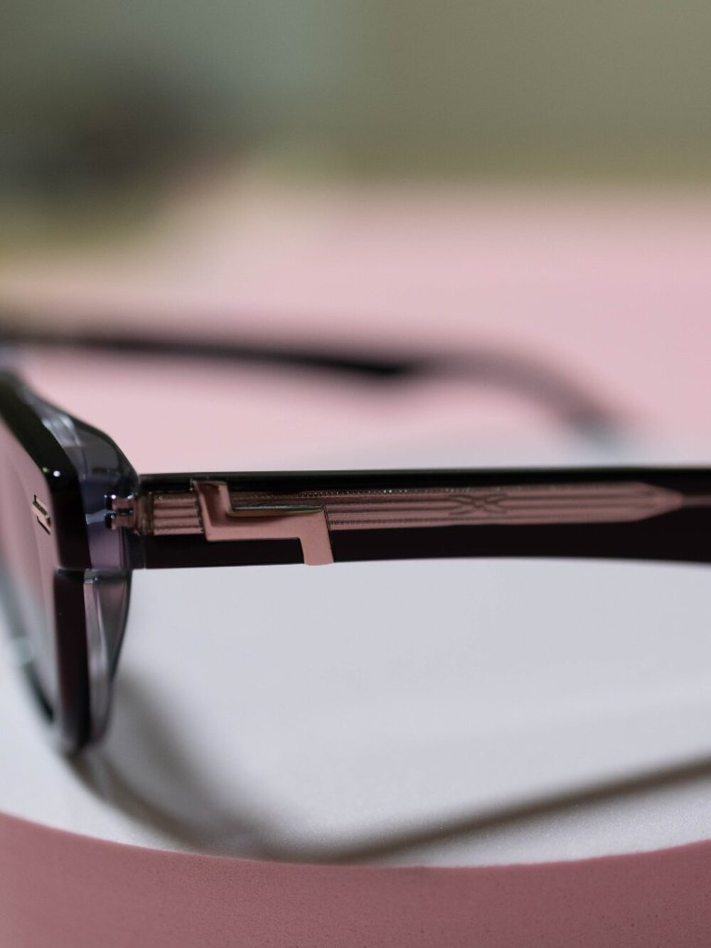KIAURA Sunglasses in Black Crystal - Picture 6 of 12